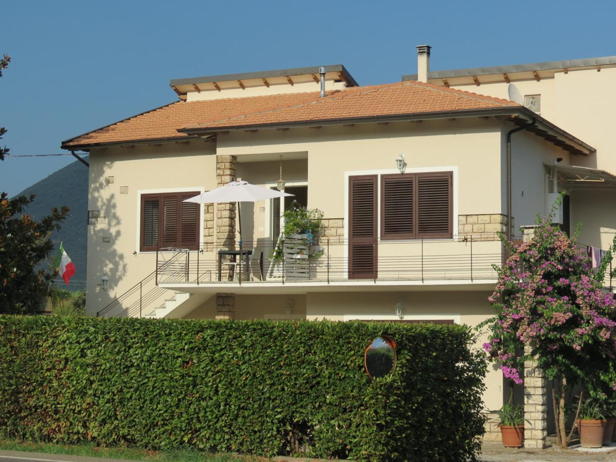 Casa Vacanze “Bouganville” Loc Avane Pisa 베키아노 외부 사진