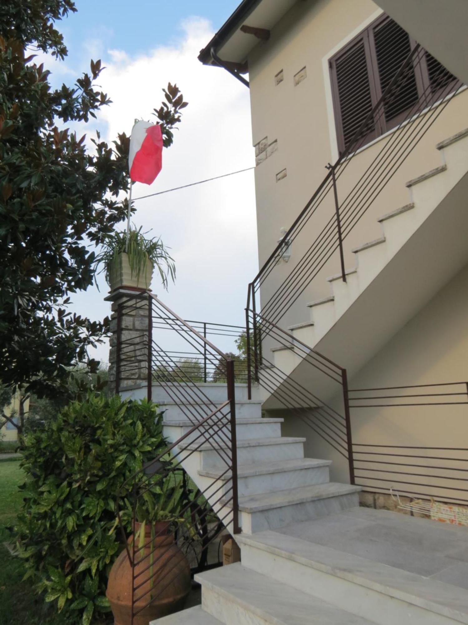 Casa Vacanze “Bouganville” Loc Avane Pisa 베키아노 외부 사진