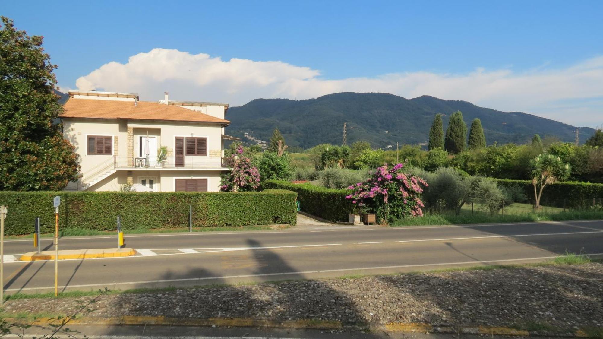 Casa Vacanze “Bouganville” Loc Avane Pisa 베키아노 외부 사진