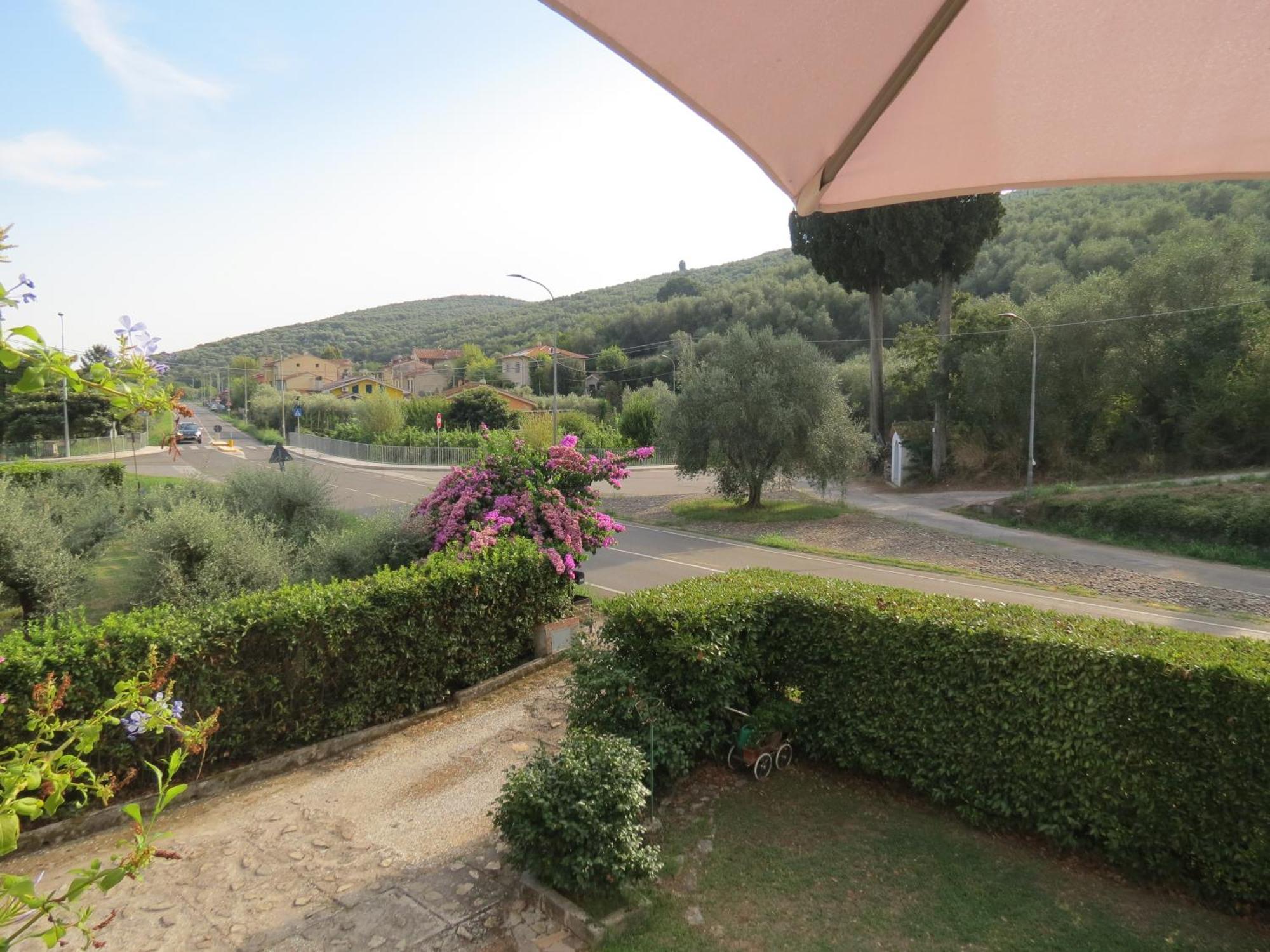 Casa Vacanze “Bouganville” Loc Avane Pisa 베키아노 외부 사진